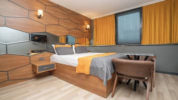 Habitación doble clásica, vista a la ciudad | Ropa de cama de alta calidad y minibar
