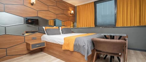 Kamar Double Klasik, pemandangan kota | Seprai premium, minibar, brankas, dan Wi-Fi gratis