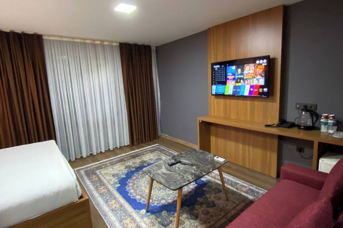 Premium bedding, minibar, in-room safe, WiFi (free)