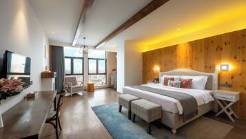 Luxury Room, 1 Queen Bed | Premium bedding, desk, laptop workspace, blackout drapes