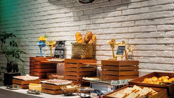 Free daily buffet breakfast