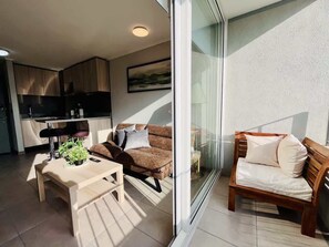 Smart TV, stereo, offices