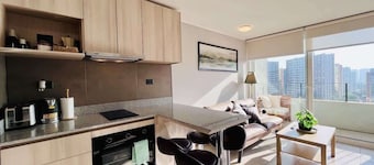 Modern Apartment | Laundry Pool & City Views