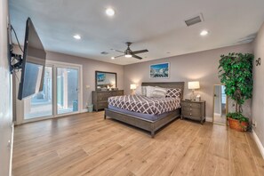 8 bedrooms, desk, iron/ironing board, free WiFi