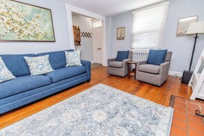 Una Smart TV, una chimenea