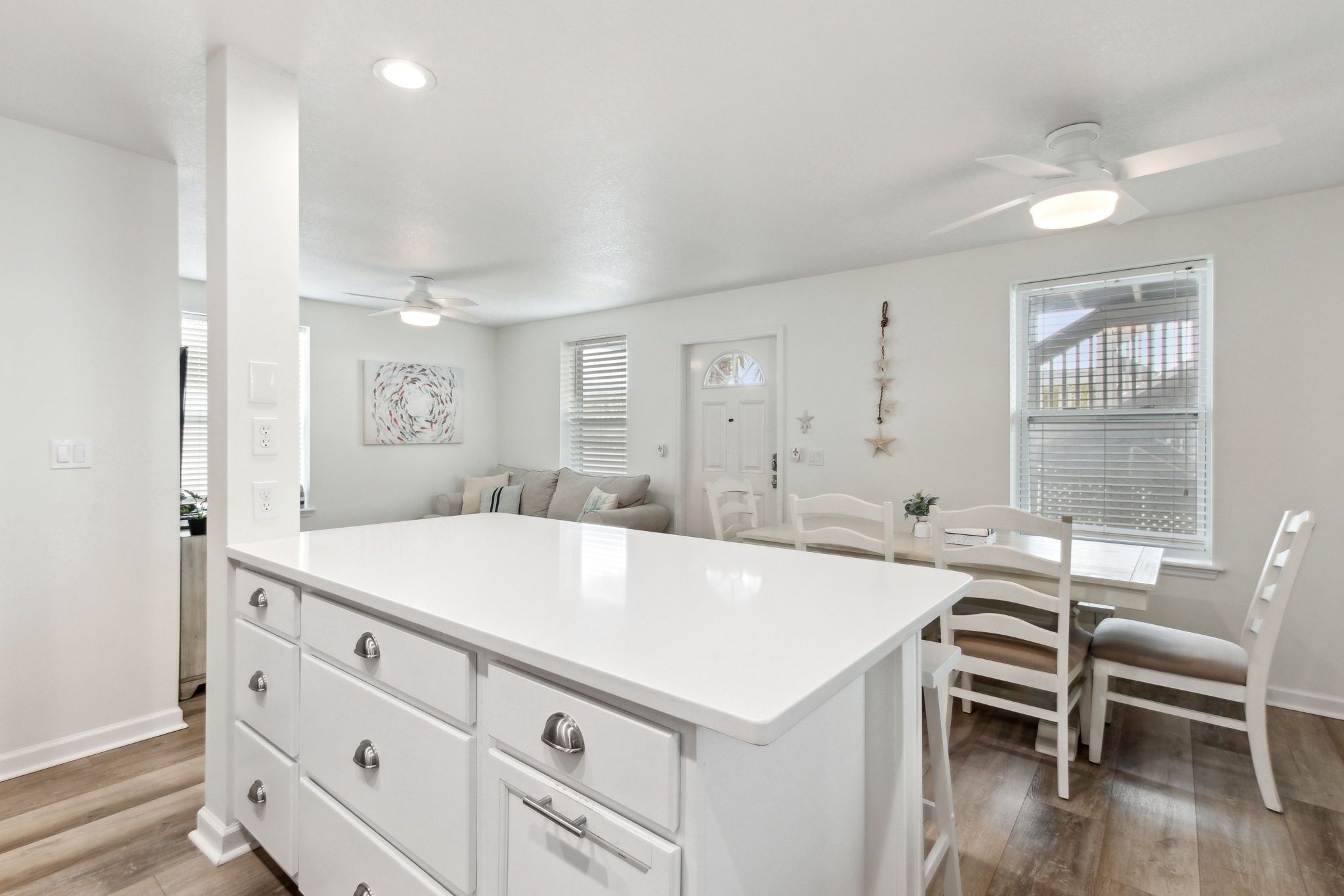 Updated 3-bedroom, 2 Bath Coastal Cottage Across From The Beach Unit B - Fernandina Beach, FL
