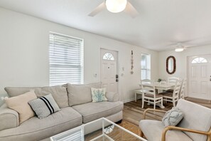 Smart TV, books - Updated 3-bedroom, 2 bath coastal cottage across from the beach UNIT B (Fernandina Beach)