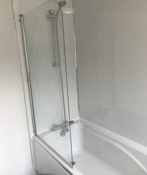 Towels, soap, shampoo, toilet paper - The Bungalow, Lingdale (Lingdale)