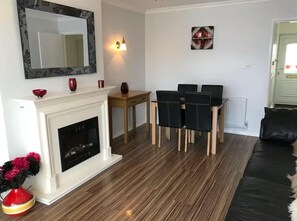 Smart TV, fireplace
