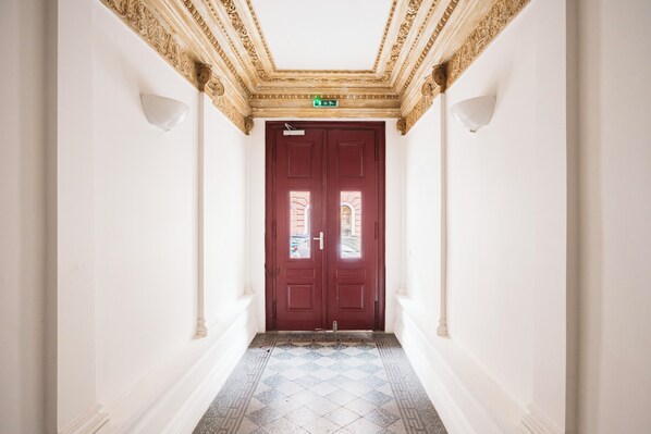 Interior - Comfortable 2-Bed, 2-Bath Home with Private Balcony (Hlavní mesto Praha)