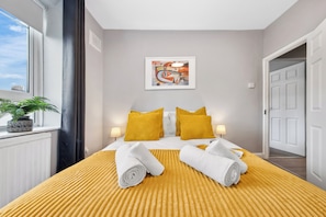2 habitaciones, tabla de planchar con plancha, wifi y ropa de cama 