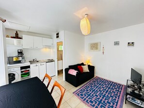 Living area - Family rental in Fouras, 8 ppl, near beaches and center (Fouras)