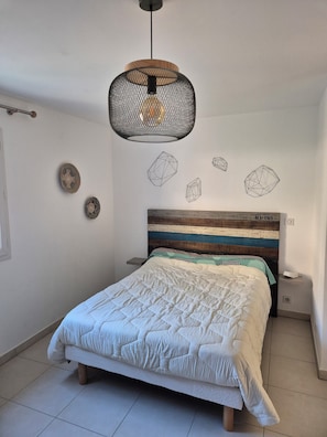 2 bedrooms, WiFi, bed sheets - Modern house with all summer/winter comforts. 10min walk from the magnificent Genoese bridge! (Asco)