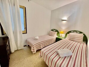3 bedrooms, free WiFi, wheelchair access - Central apartment 500m from beach (Lloret de Mar)