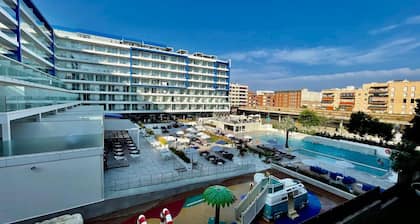 Apartamento Blau Mar piscina, 100 m hasta el centro, Wifi , 500 m hasta la playa