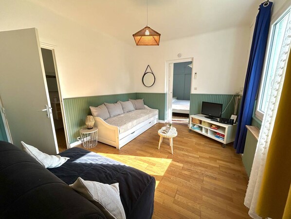 TV - Spacious bright T2 in Argelès-sur-Mer, near the beach (Argelès-sur-Mer)