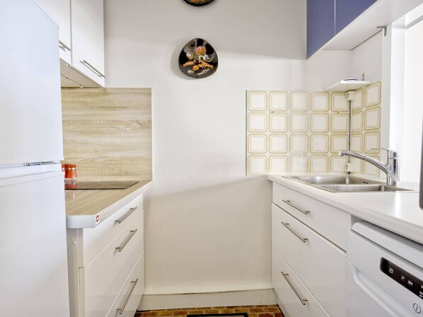 Refrigerador, microondas, horno y lavavajillas 