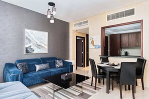 Apartamento, balcón | Zona de estar