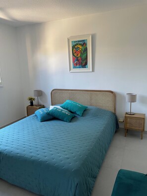 2 bedrooms, iron/ironing board, WiFi, bed sheets - Contemporary apartment with sea view and swimming pool (La Croix-Valmer)