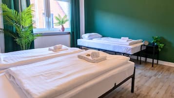 3 makuuhuonetta, työpöytä, silitysrauta/-lauta, ilmainen Wi-Fi