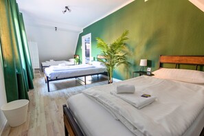 3 habitaciones, escritorio, tabla de planchar con plancha y wifi gratis 
