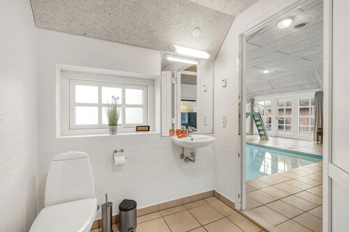 18-person pool house in Husby, close to the North Sea.