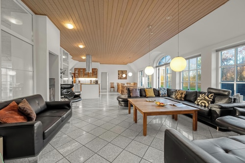 18-person pool house in Husby, close to the North Sea.
