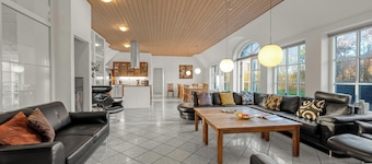 18-person pool house in Husby, close to the North Sea.