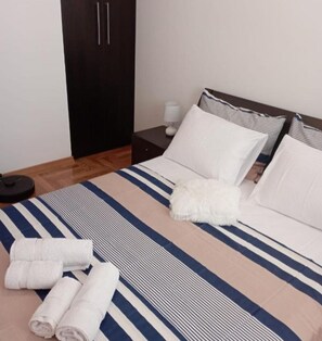 2 chambres, fer et planche à repasser, lit parapluie, Wi-Fi gratuit