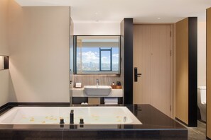 Premier Double Room, City View | Desk, laptop workspace, blackout drapes, soundproofing - PuJing Hotel (Changsha)