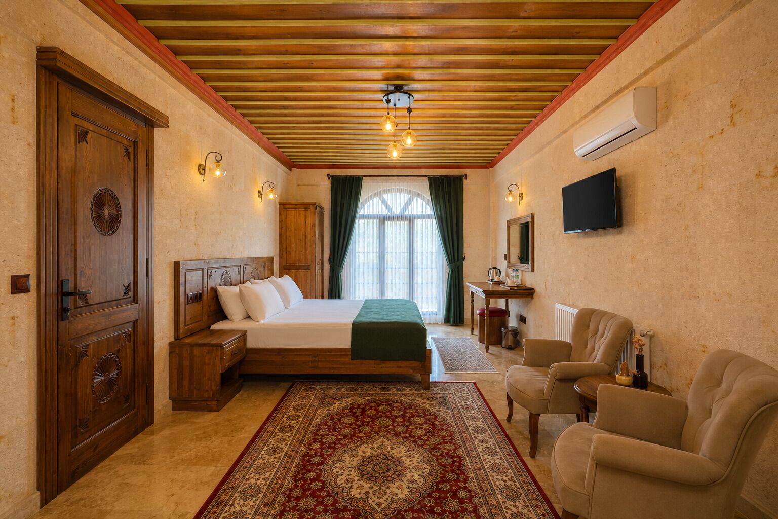 Quarto standard, vista para a cidade | Roupas de cama de algodão egípcio, roupas de cama premium, escrivaninha