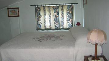 5 bedrooms, iron/ironing board, WiFi, bed sheets