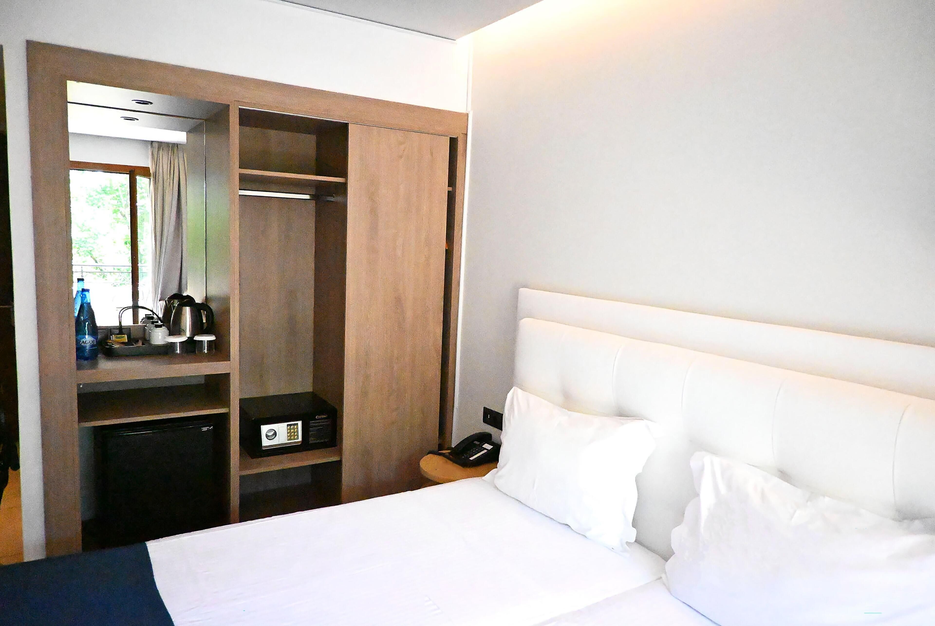 In-room safe, desk, laptop workspace, soundproofing