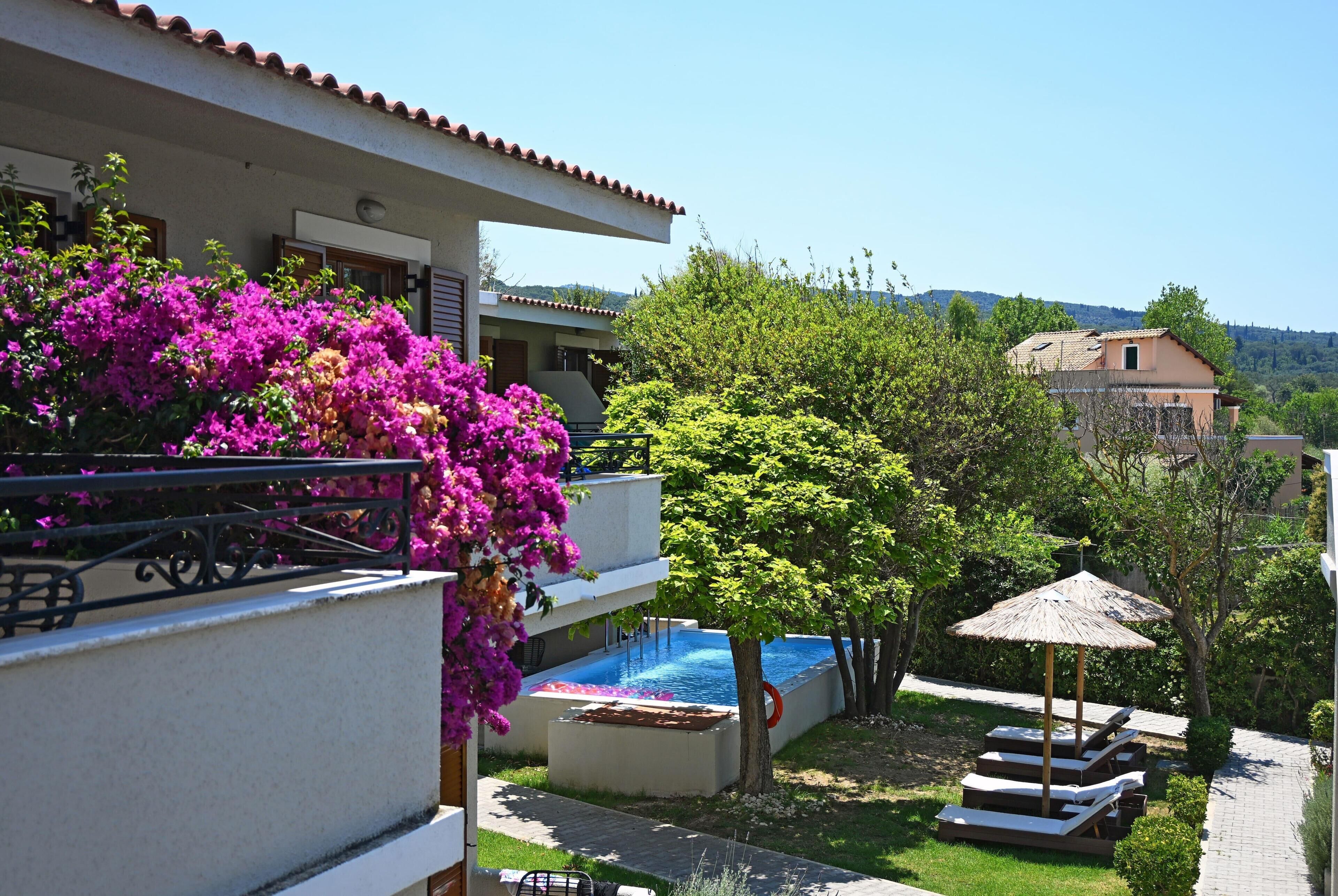 Standard Room, 1 King Bed, Garden View | Exterior