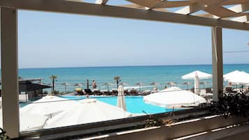 Deluxe Double Room, Sea View | In-room safe, desk, laptop workspace, soundproofing