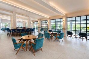 3 bares o lounges, bar en la playa 