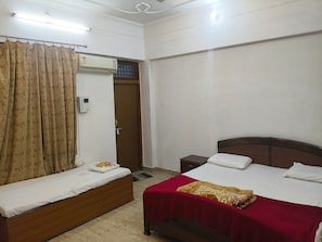 Room - Prayag Niwas (Prayagraj)