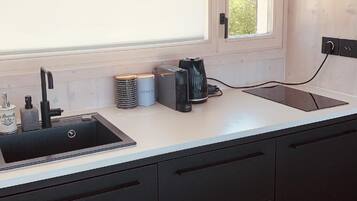 Kühlschrank, Mikrowelle, Ofen, Geschirrspüler