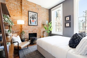 4 bedrooms, desk, iron/ironing board, WiFi