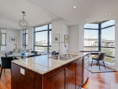 Heart of Victoria-your stylish home away from home in downtown Victoria by Victoria Prime!