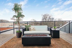 Terrace/patio - Olive Stone Modern Penthouse Near Mercedes Benz (Atlanta)