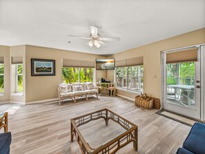 Living area - 2740 Shore Ln - 1 block to the peach - Pet Friendly! Large Home (Boca Grande)