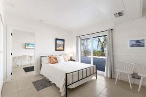 4 bedrooms, iron/ironing board, Internet, bed sheets