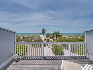 Property grounds - Sundown 11 - 2 bed / 2.5 Bath - Beachfront - Community Pool - Large Living Area! (Boca Grande)