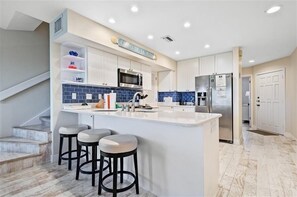 Fridge, microwave, stovetop, dishwasher