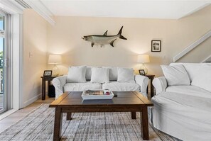 TV - Beachfront luxury at Turtleback 13, 3-bed townhome , perfect for families or groups of up to 6. (Boca Grande)