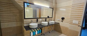 Shower, free toiletries, hair dryer, towels