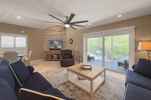 TV - Woodwind Beach 11 | Pet Friendly |  Beachfront | Community Pool | Sleeps 6 (Boca Grande)