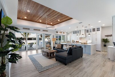 Experience luxury | Private Pool | Boca Grande, Pet Friendly | Sleeps 10