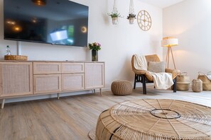 Smart TV, books - Apartment Leni (Gottenheim)